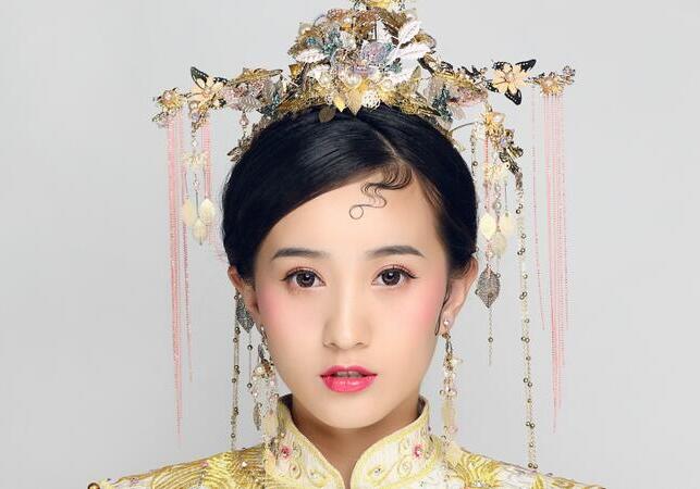 麗竹彩妝作品 | 略施粉黛， 一抹朱唇紅艷