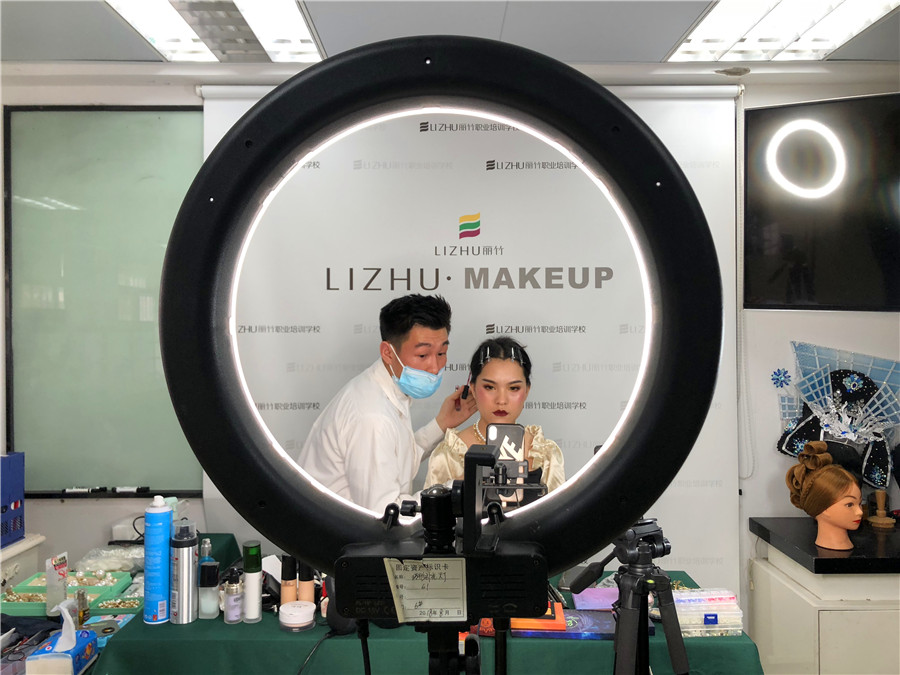 麗竹化妝課程抖音直播教學(xué)，大獲歡迎