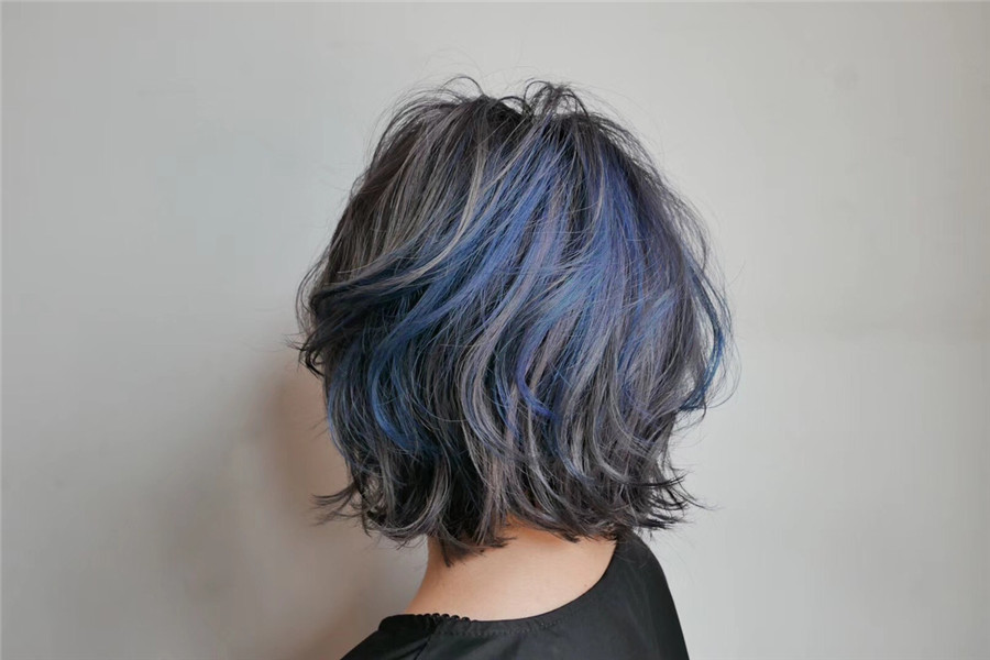 南寧美發(fā)學(xué)校：燙染損害后的護發(fā)技巧