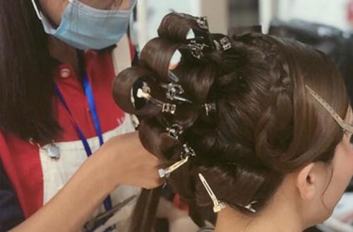 化妝課堂：基礎(chǔ)打牢，王冠不掉