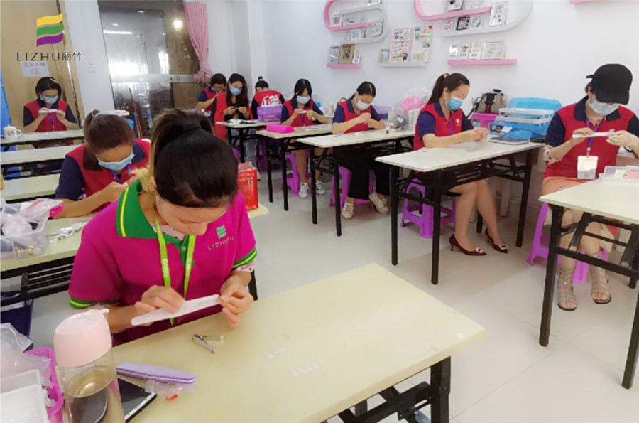 南寧美甲學校：歡迎你們，新同學