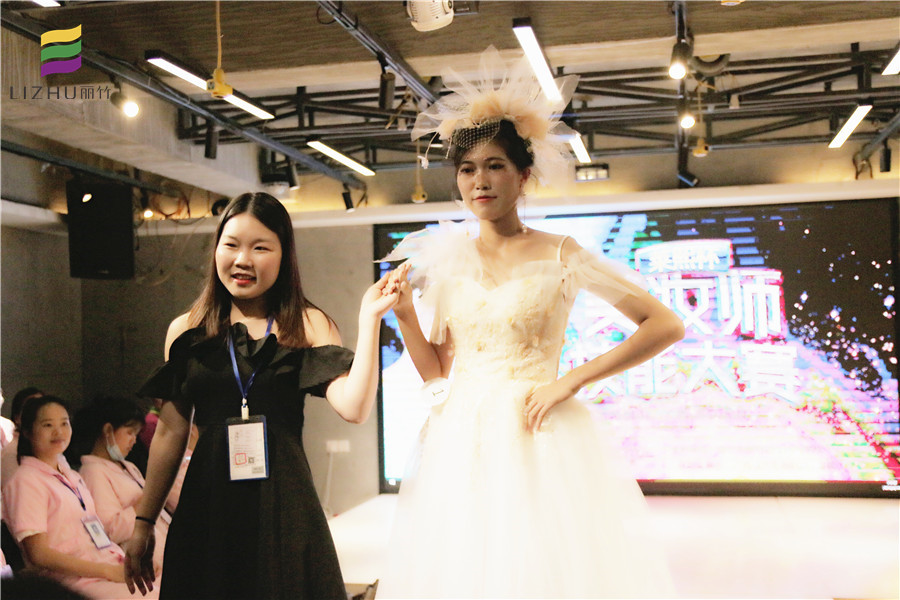 化妝學(xué)員感言：人前女神，人后女神經(jīng)