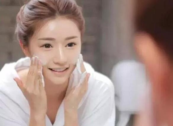 廣西美容學(xué)校：油性皮膚護理技巧