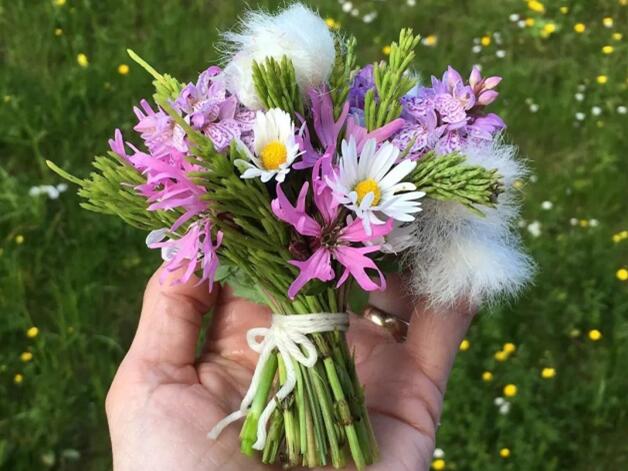 南寧花藝學(xué)校：螺旋花束打理步驟