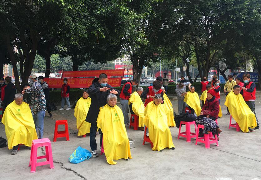 天寒地凍，麗竹義務(wù)理發(fā)暖人心