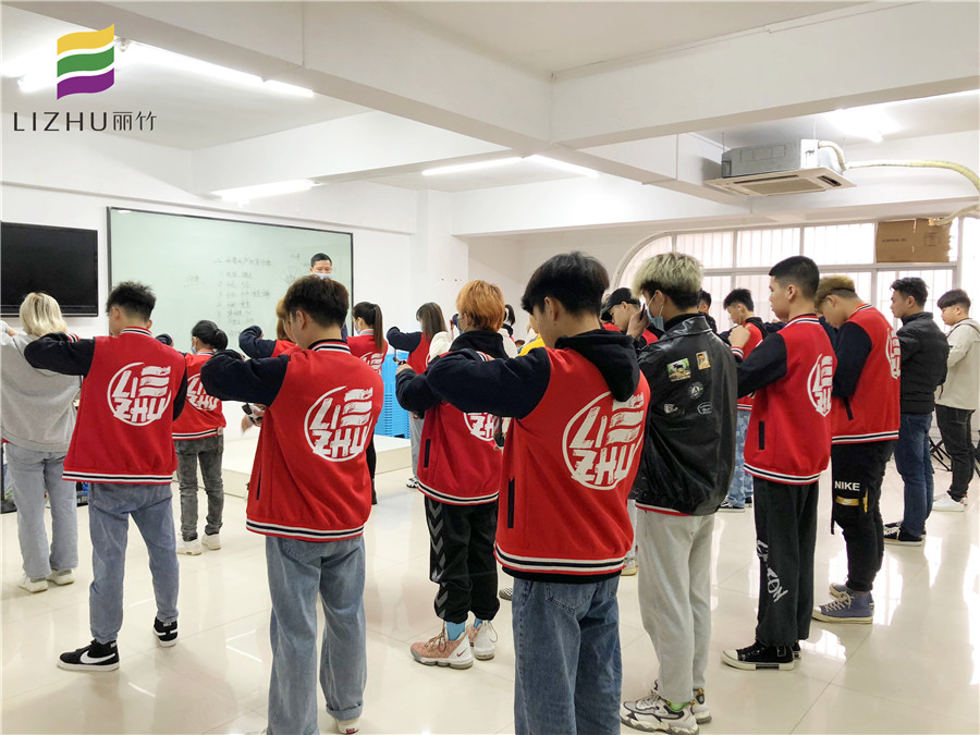 美發(fā)師如何提高自己的美發(fā)技術(shù)