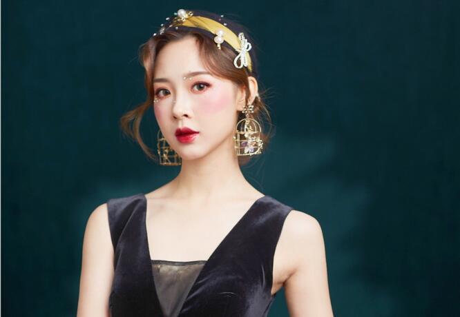 輕奢復(fù)古新娘造型