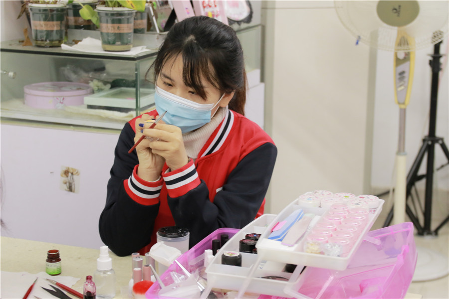 南寧美甲師培訓(xùn)學(xué)什么？歡迎進班試聽美甲課程