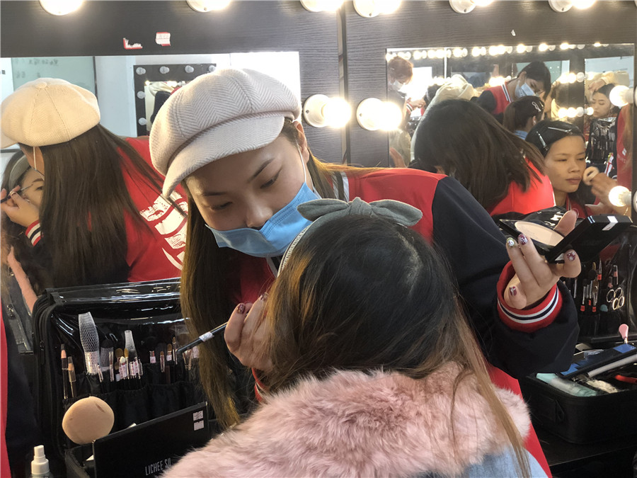 如何成為化妝師？南寧專業(yè)彩妝化妝學校告訴你
