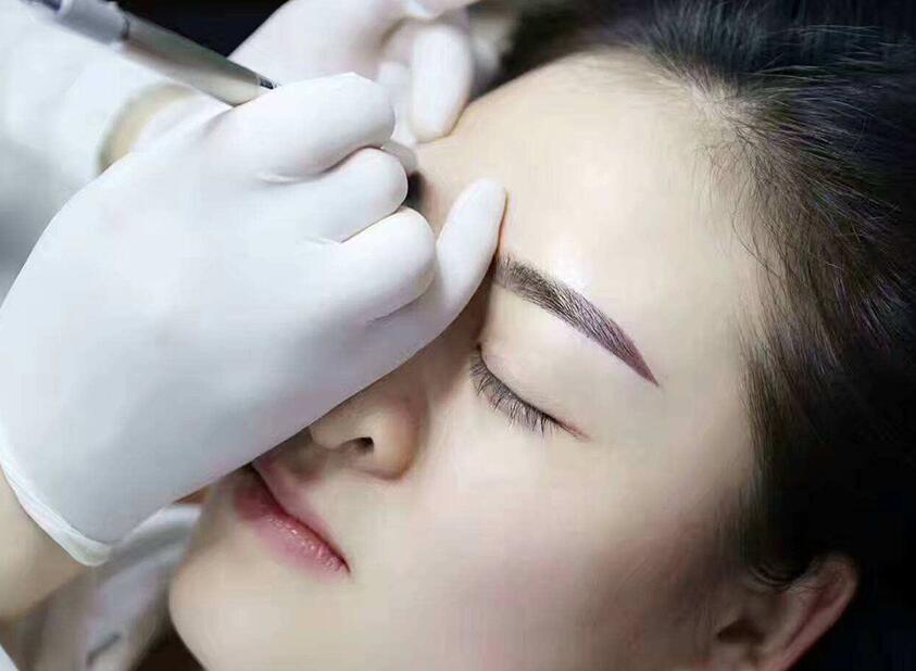 紋繡機器和手工紋繡有何不同？南寧紋繡學校幫你解答