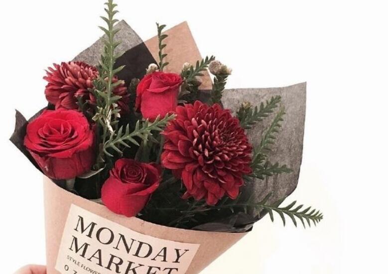 南寧花藝師培訓(xùn)學校：教你花泥的正確使用方法