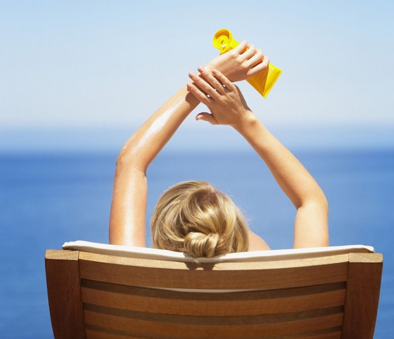 先涂防曬還是隔離？廣西彩妝培訓(xùn)學(xué)校來(lái)解答