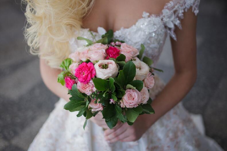 南寧花藝師培訓(xùn)學校：婚禮鮮花四大特點