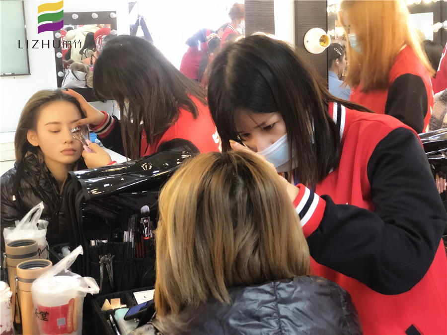 在這里我學(xué)會(huì)了化妝編發(fā)| 南寧化妝師培訓(xùn)班學(xué)員感言