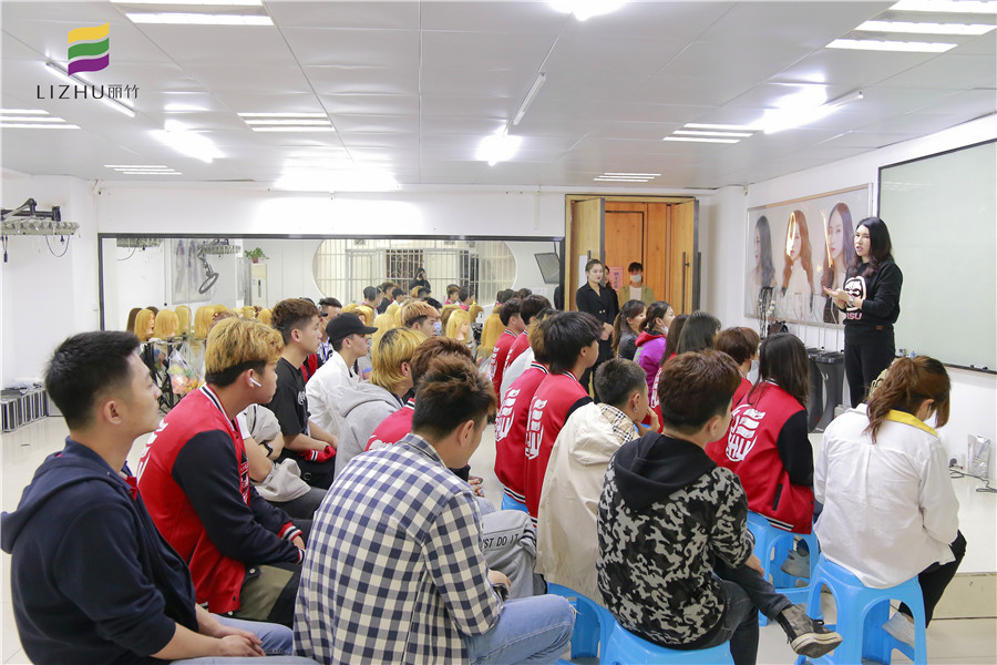 來廣西南寧美發(fā)學(xué)校學(xué)技能，就業(yè)有保障