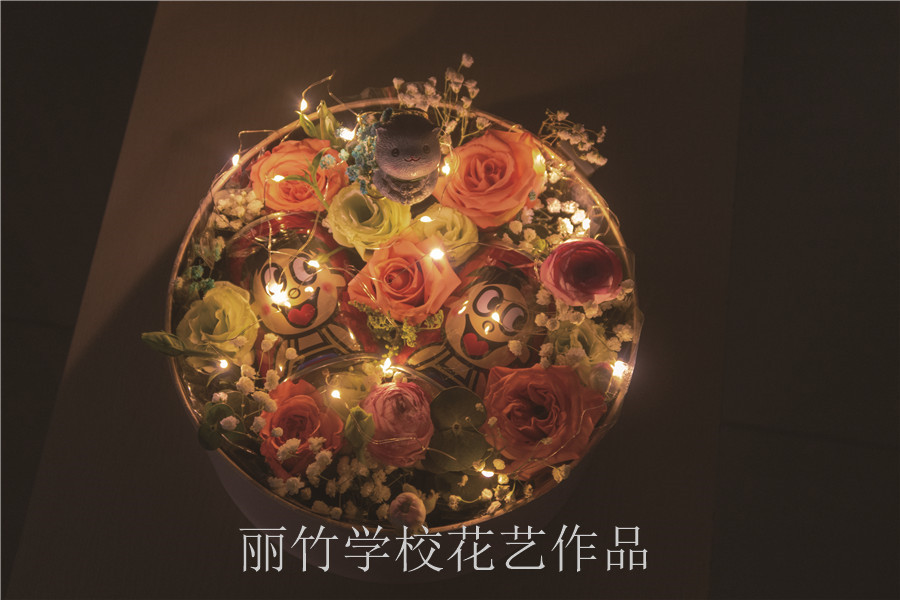 東西插花教程對比，南寧花藝學習為你剖析