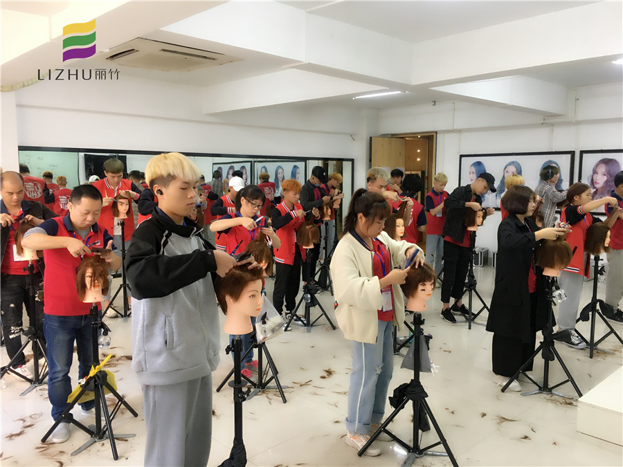 怎么判斷你是否合適剪短發(fā)？南寧美發(fā)師培訓班教你