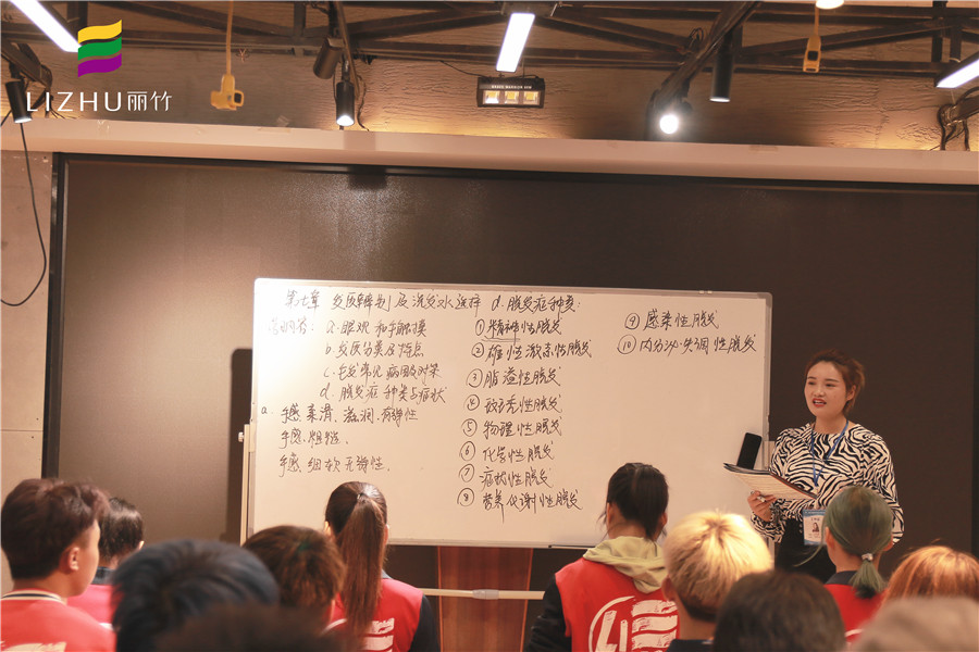 直擊美發(fā)課堂，感受廣西好的美發(fā)學校氛圍