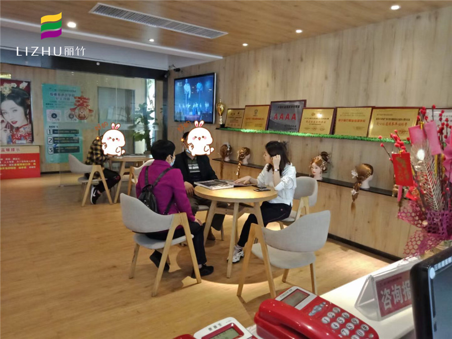 南寧美容美發(fā)化妝學(xué)校歡迎你