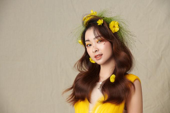 輕氧花漾披發(fā)造型，帶你去看南寧化妝學(xué)校哪家好