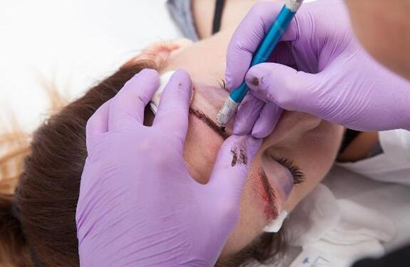 紋眉后為什么要涂修復液，廣西紋繡學校告你答案