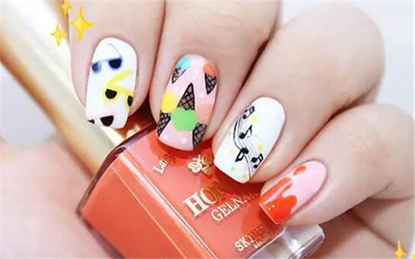 學(xué)習(xí)冰淇淋美甲教程，和廣西人氣高的美甲學(xué)校過(guò)夏天