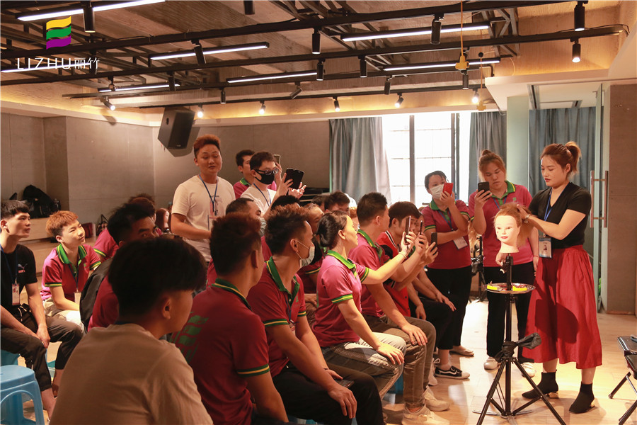 提問：南寧專業(yè)美發(fā)培訓學什么？