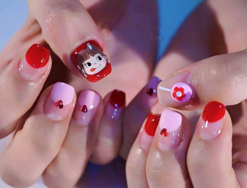 想要美甲鑲鉆貼的牢？跟著南寧專(zhuān)業(yè)美甲學(xué)校學(xué)就對(duì)了