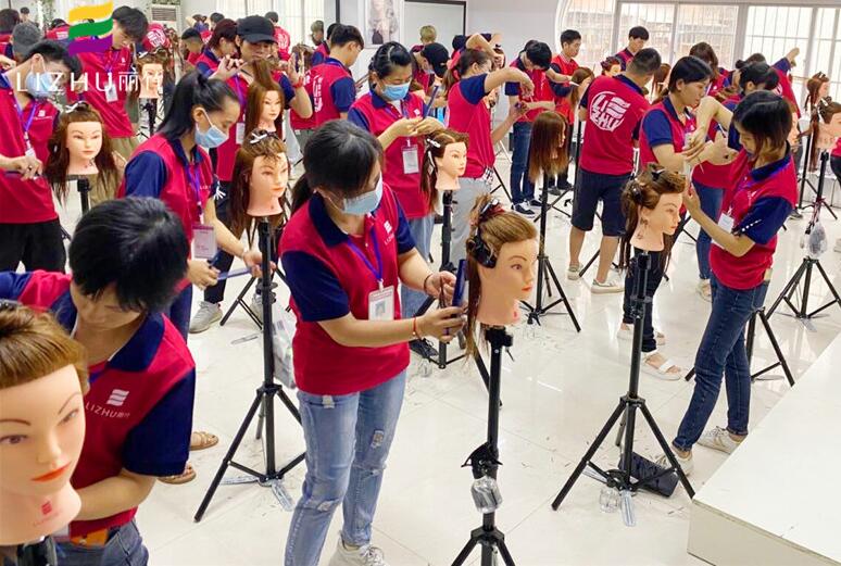 圓形層次修剪是什么？南寧美發(fā)專業(yè)學(xué)校來教你