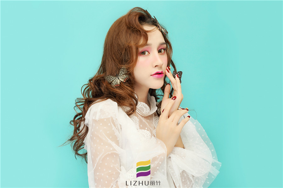 南寧專業(yè)化妝學(xué)校教你如何才能畫(huà)出夏日妝容的清透感