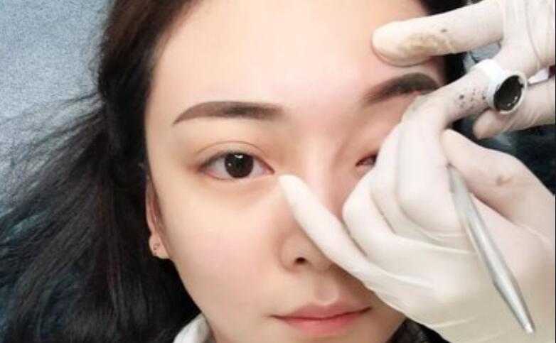 廣西紋繡培訓(xùn)：紋眉可以保持多長時(shí)間？