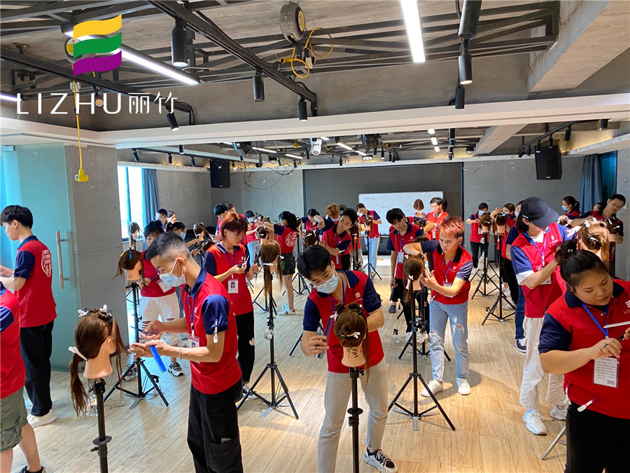 學(xué)美發(fā)，請(qǐng)到南寧專業(yè)美發(fā)培訓(xùn)學(xué)校