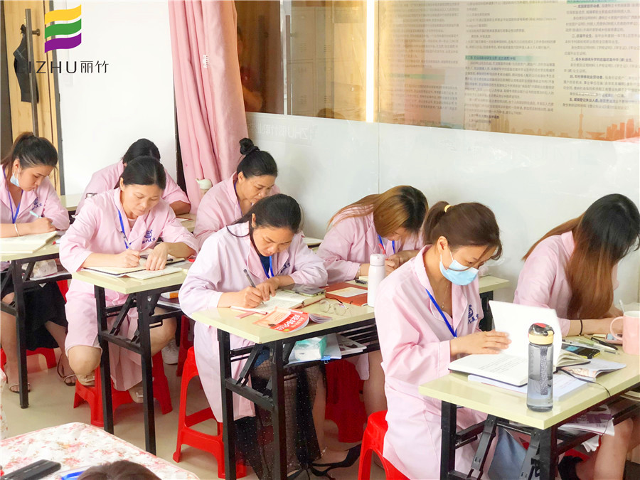 美容師為什么要學(xué)理論知識？南寧專業(yè)美容培訓(xùn)告訴你