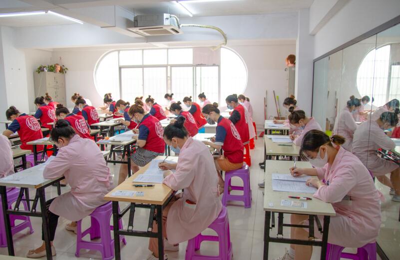 麗竹學(xué)?！吨屑?jí)美容師》考核7月2日開考