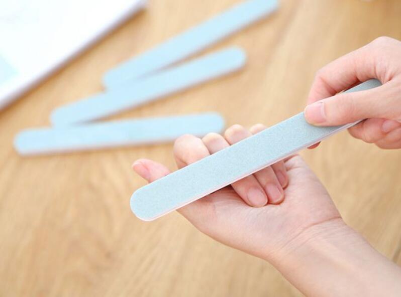 指甲又薄又軟的原因是什么？廣西美甲課程里有講