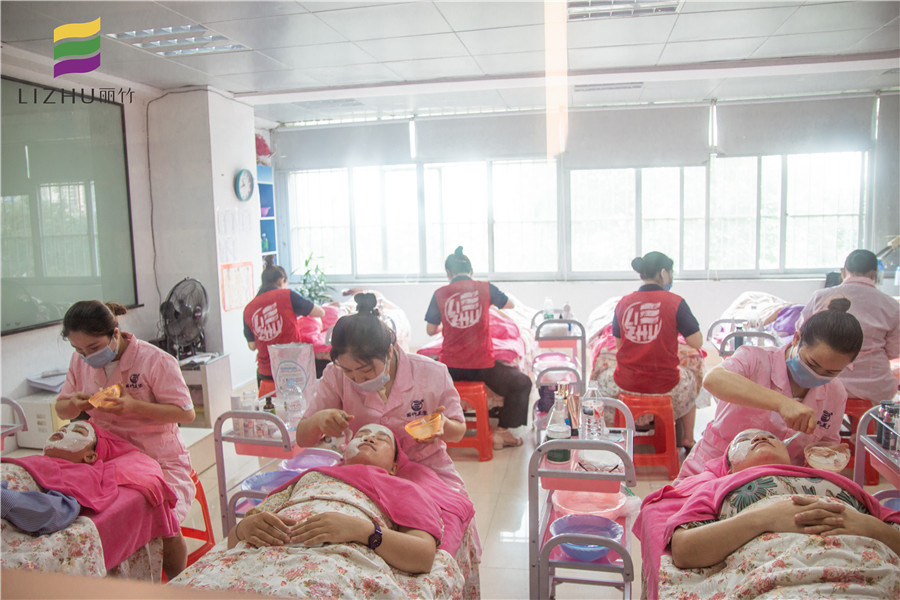 想知道美容如何拓客？快來廣西美容課堂看看