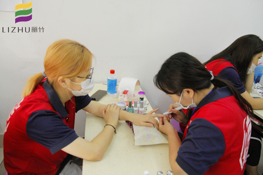 南寧美甲學(xué)校告訴你為什么要學(xué)美甲？