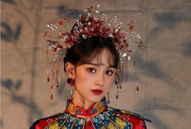 中式新娘造型，用實(shí)力證明南寧學(xué)化妝哪家好