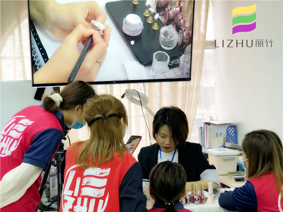 來廣西美甲培訓(xùn)班學(xué)美甲，重找生活目標(biāo)