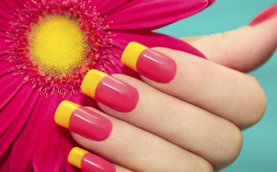 光療甲優(yōu)缺點(diǎn)有哪些？廣西口碑好的美甲學(xué)校告訴你