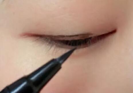 看了就會(huì)的眼線教程~