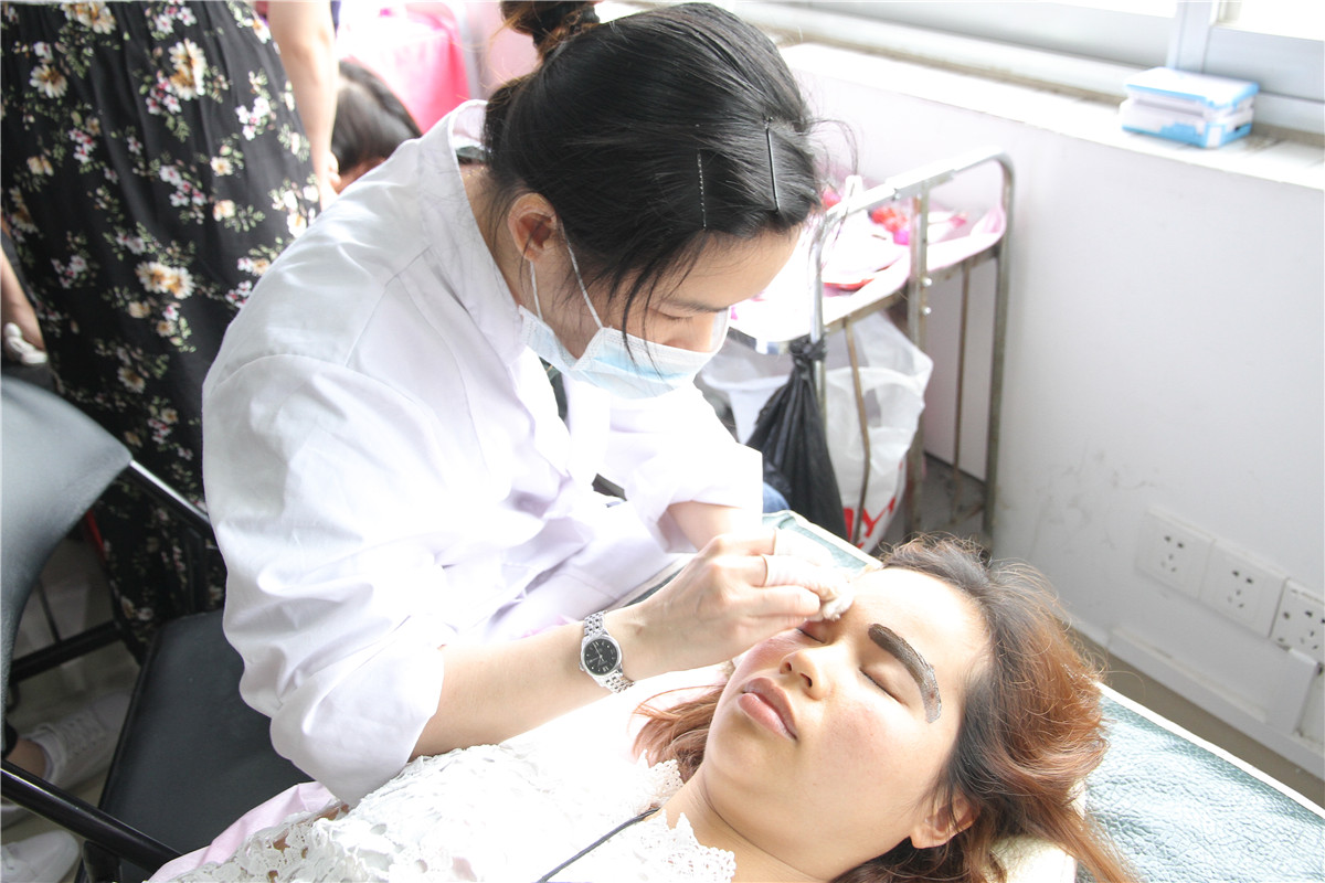 美睫過(guò)后為什么要修補(bǔ)眉毛呢？