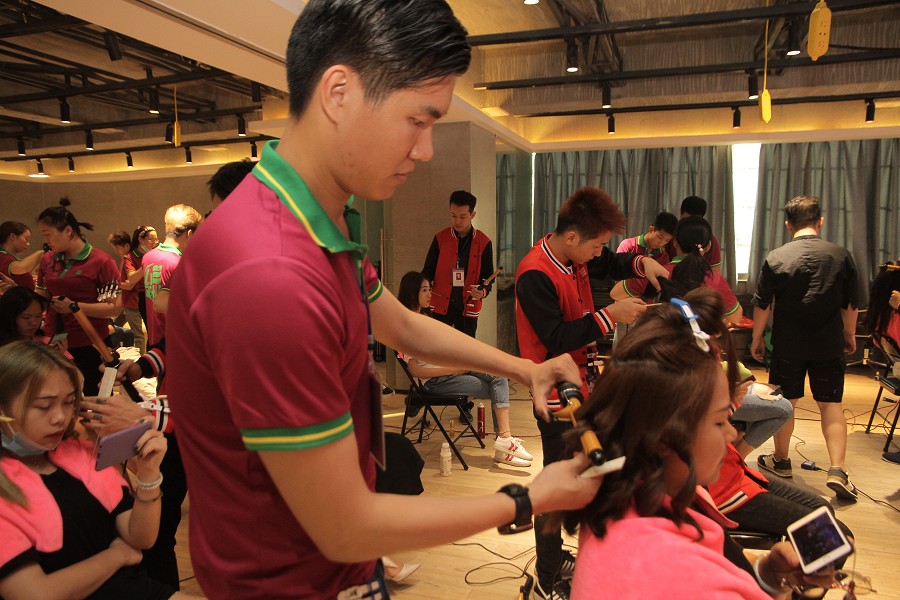 超適合圓臉、方臉的發(fā)型！