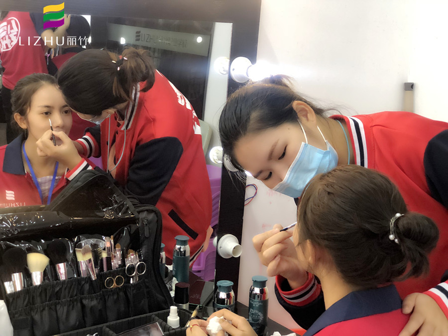 斬男色自然裸妝！