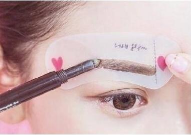 學(xué)360°畫眉大法，體驗(yàn)?zāi)蠈帉I(yè)彩妝學(xué)校氛圍