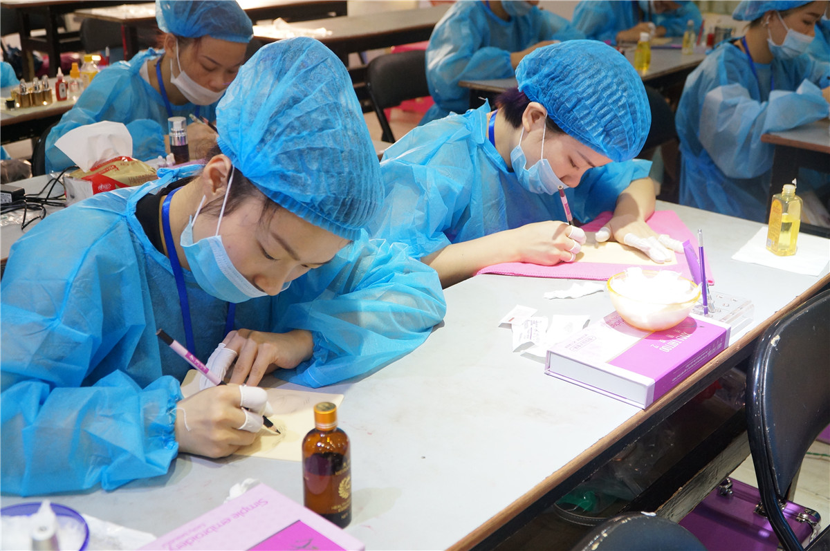 紋眉師是怎么養(yǎng)成的？南寧紋眉培訓(xùn)學(xué)校告訴你