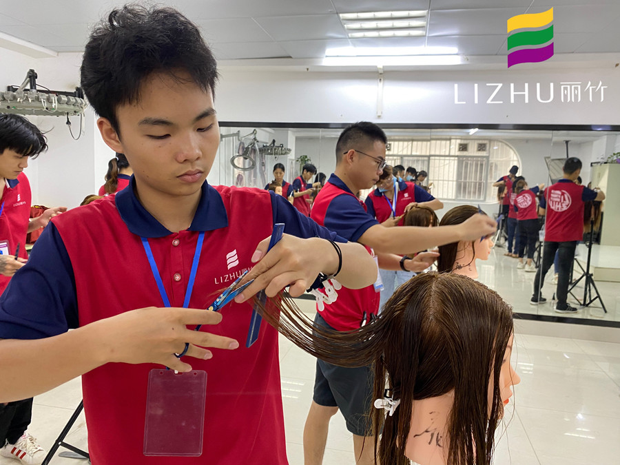 哪些人群需要打薄頭發(fā)？南寧學(xué)美發(fā)的學(xué)校為你解答