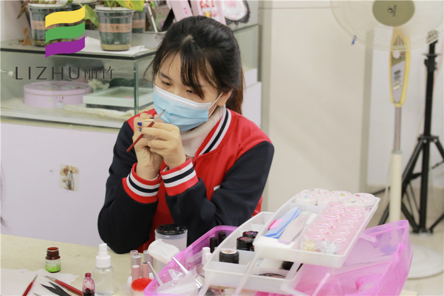 南寧美甲學(xué)校學(xué)子感言：因為專業(yè)，所以我又“加報”了