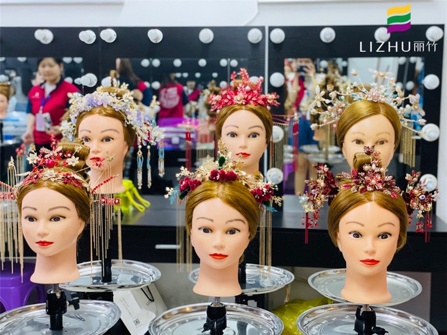 快看！廣西有名的化妝培訓(xùn)課堂實(shí)況