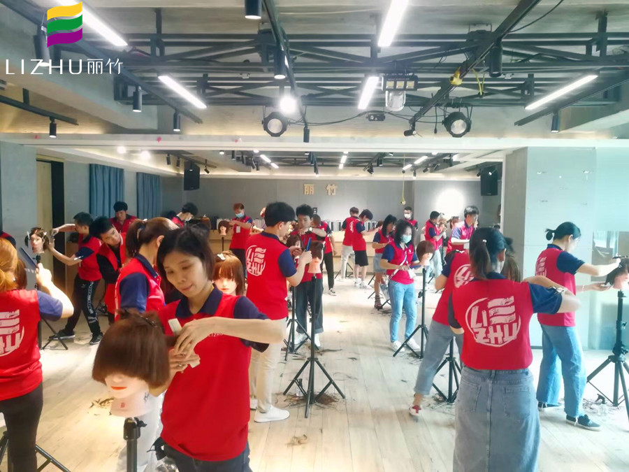 廣西學(xué)美發(fā)有前途嗎？歡迎到麗竹美發(fā)學(xué)校找答案